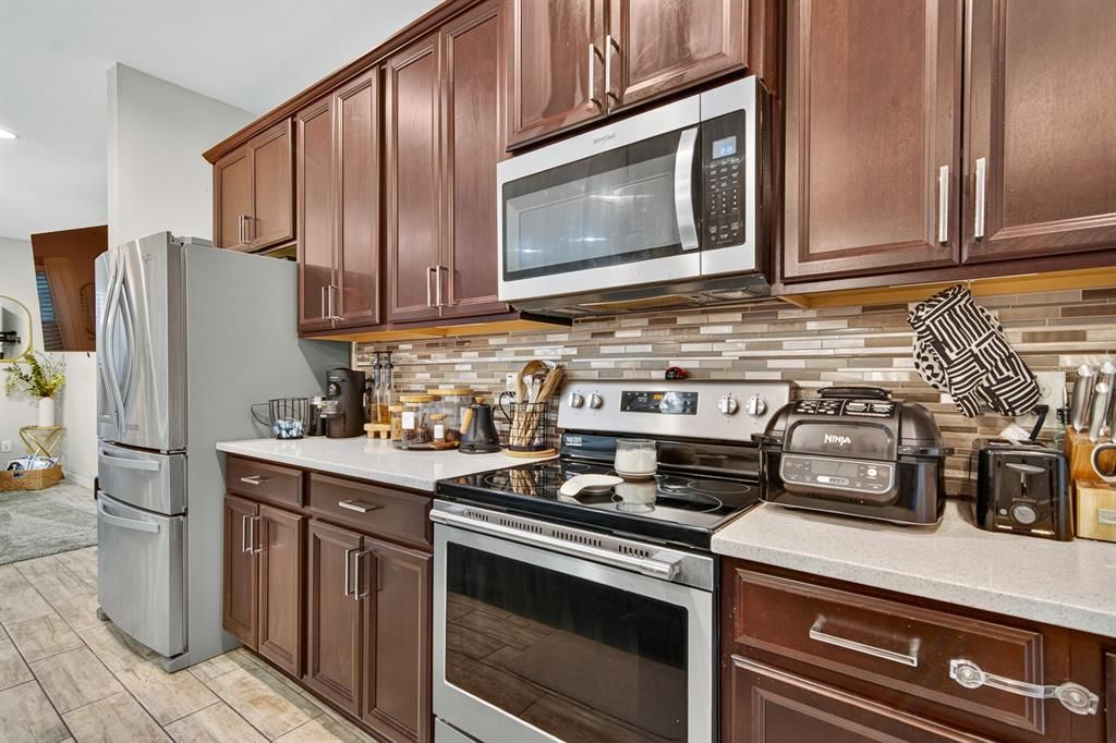 На продажу: $399,999 (3 спален, 2 ванн, 1852 Квадратных фут)