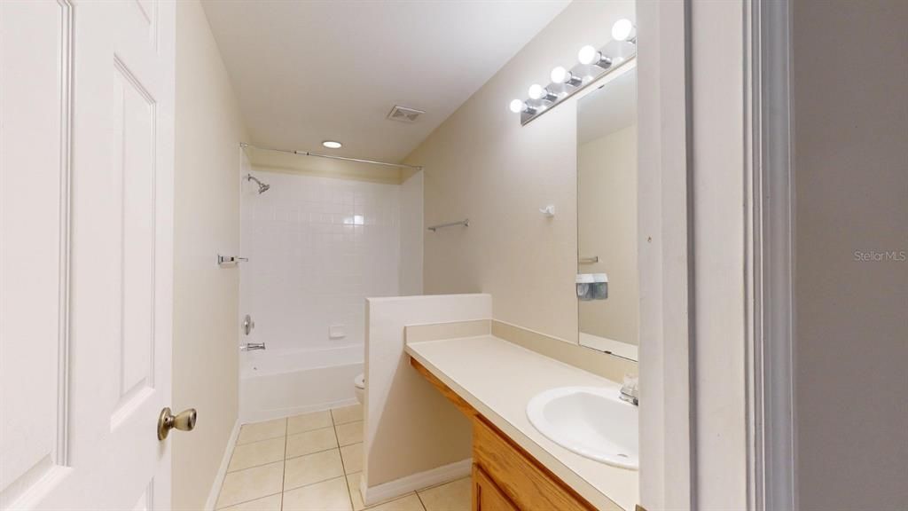 For Rent: $1,995 (3 beds, 2 baths, 1880 Square Feet)