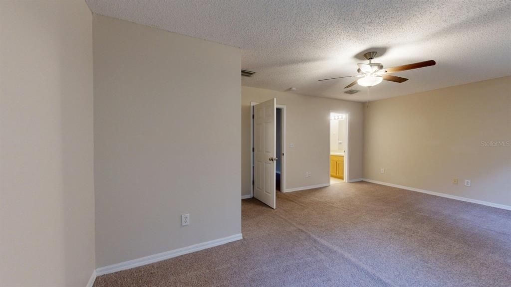 For Rent: $1,995 (3 beds, 2 baths, 1880 Square Feet)