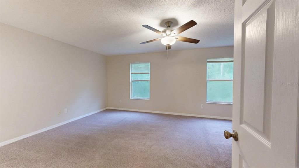 For Rent: $1,995 (3 beds, 2 baths, 1880 Square Feet)