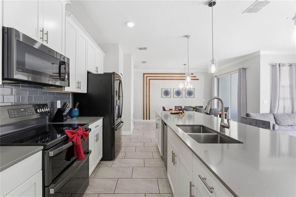 En Venta: $419,000 (4 camas, 3 baños, 1914 Pies cuadrados)