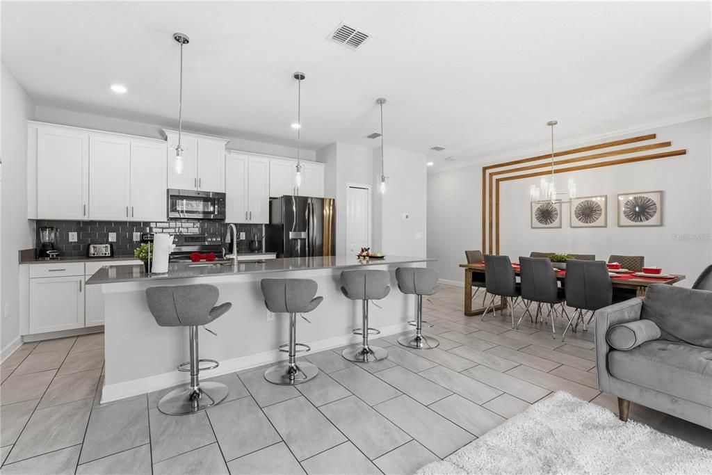 En Venta: $419,000 (4 camas, 3 baños, 1914 Pies cuadrados)