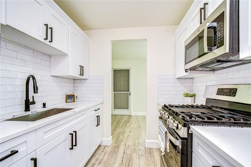 На продажу: $149,900 (2 спален, 1 ванн, 1010 Квадратных фут)
