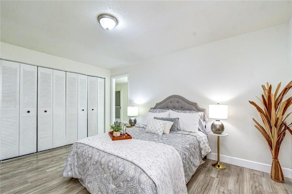 На продажу: $149,900 (2 спален, 1 ванн, 1010 Квадратных фут)