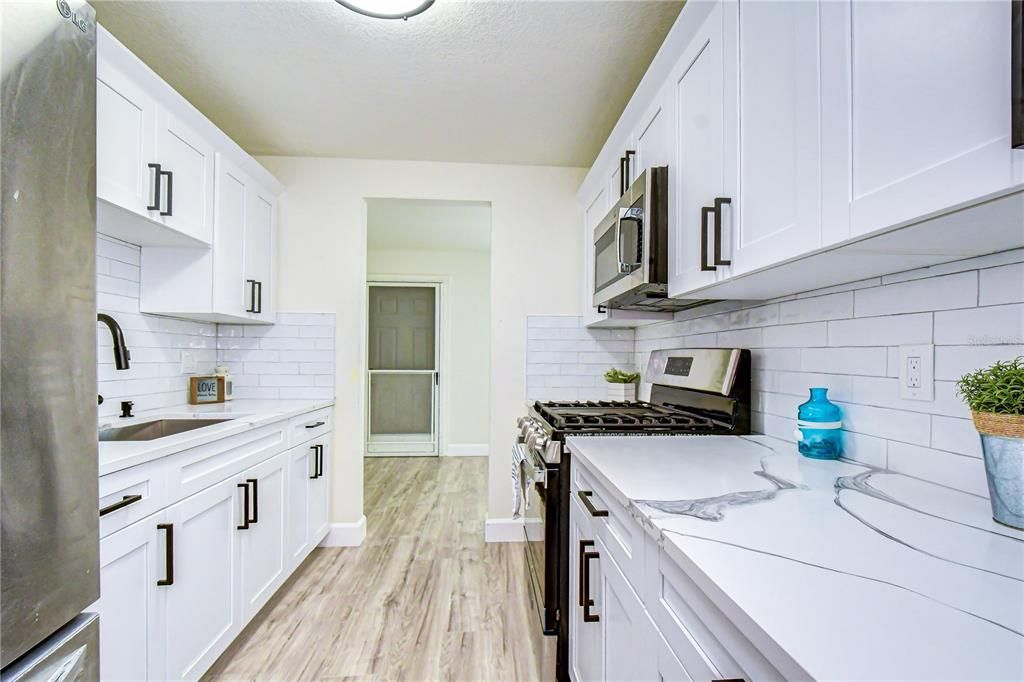 На продажу: $149,900 (2 спален, 1 ванн, 1010 Квадратных фут)