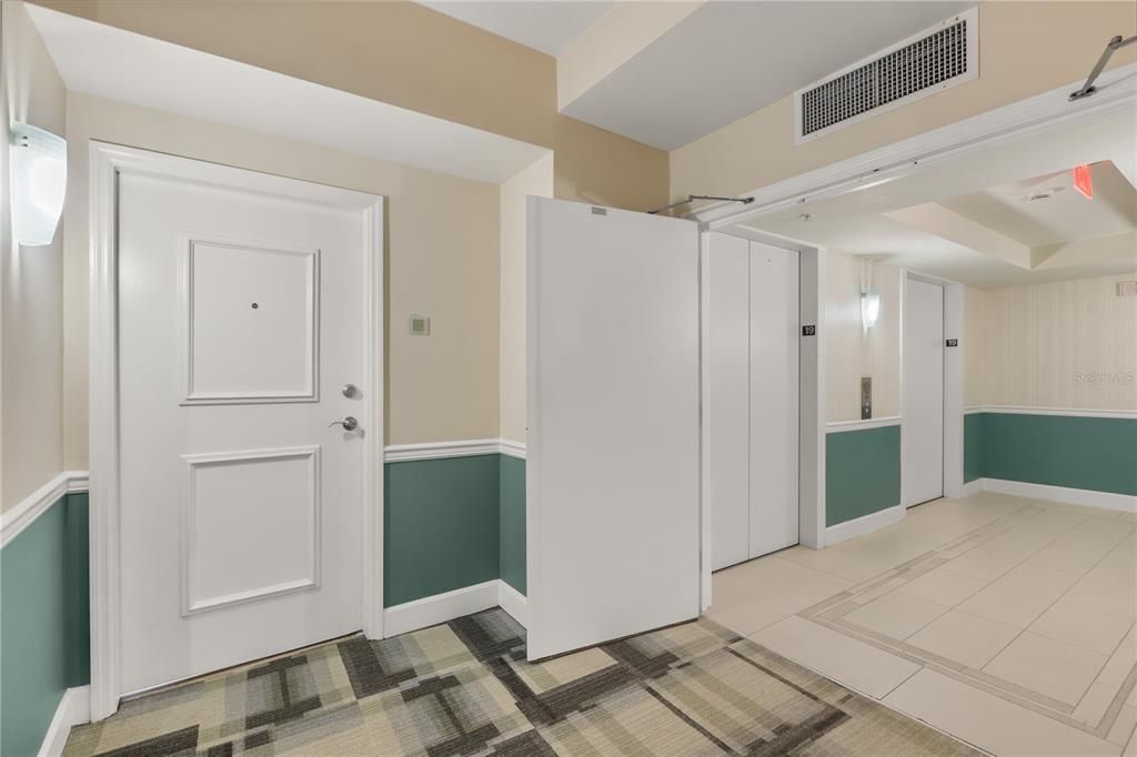 На продажу: $399,900 (2 спален, 2 ванн, 1317 Квадратных фут)