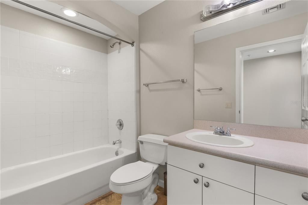На продажу: $399,900 (2 спален, 2 ванн, 1317 Квадратных фут)