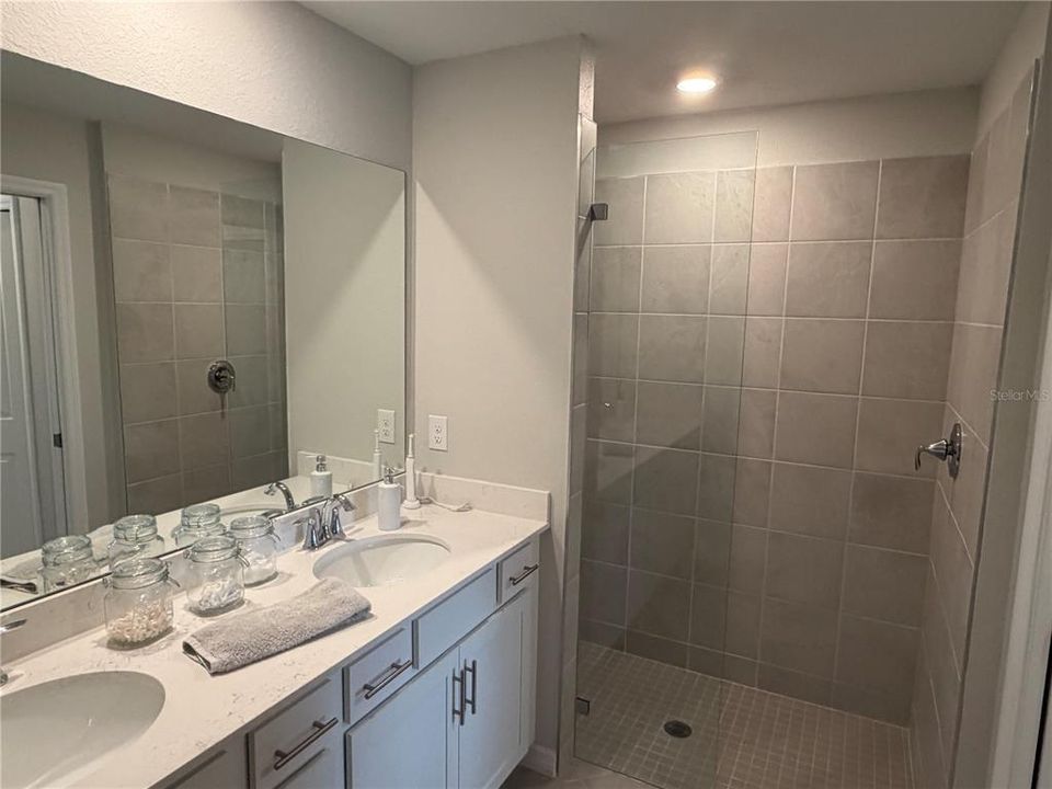 В аренду: $6,500 (2 спален, 2 ванн, 1366 Квадратных фут)
