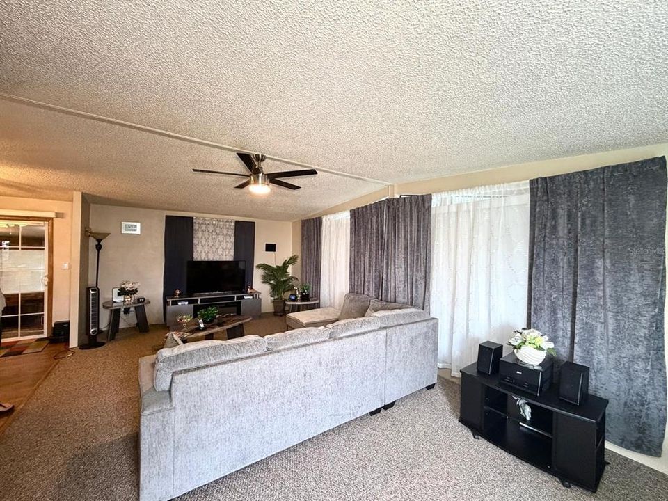 For Sale: $145,000 (2 beds, 2 baths, 1248 Square Feet)