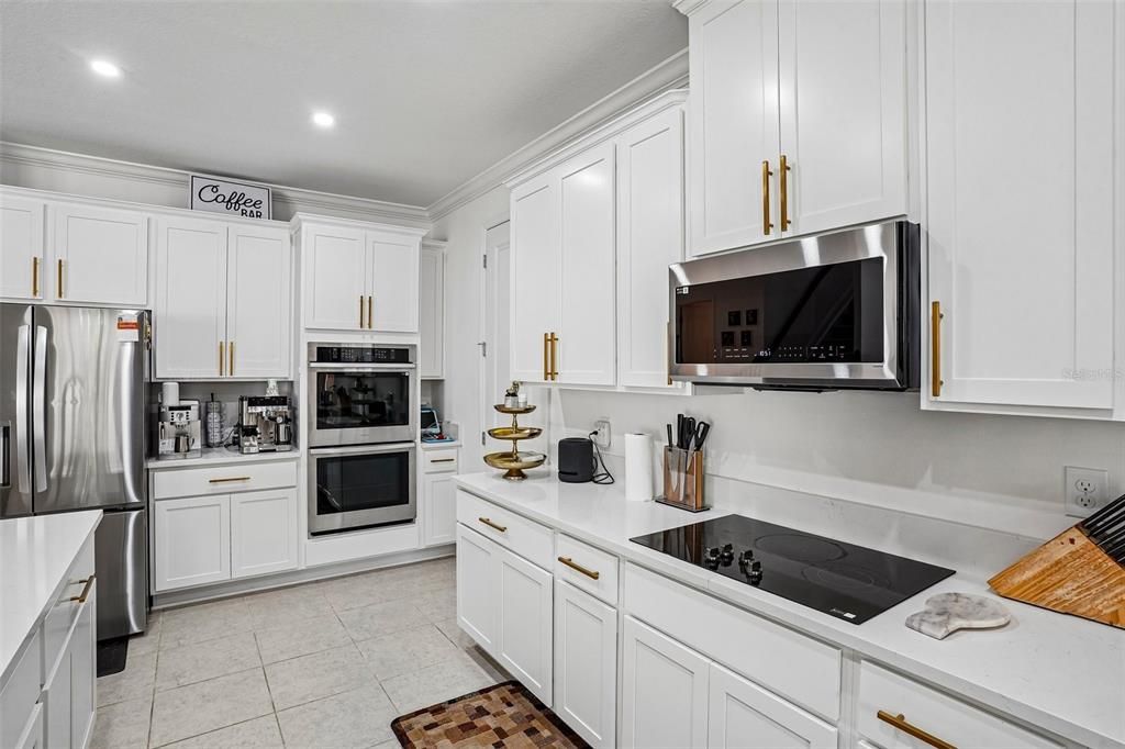 For Sale: $949,500 (5 beds, 5 baths, 4801 Square Feet)