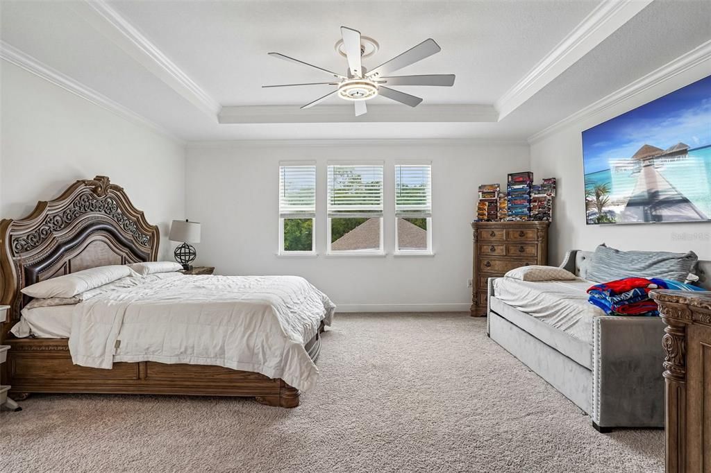 For Sale: $949,500 (5 beds, 5 baths, 4801 Square Feet)