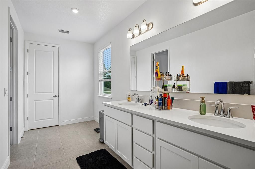 For Sale: $949,500 (5 beds, 5 baths, 4801 Square Feet)