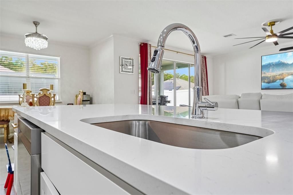 For Sale: $949,500 (5 beds, 5 baths, 4801 Square Feet)