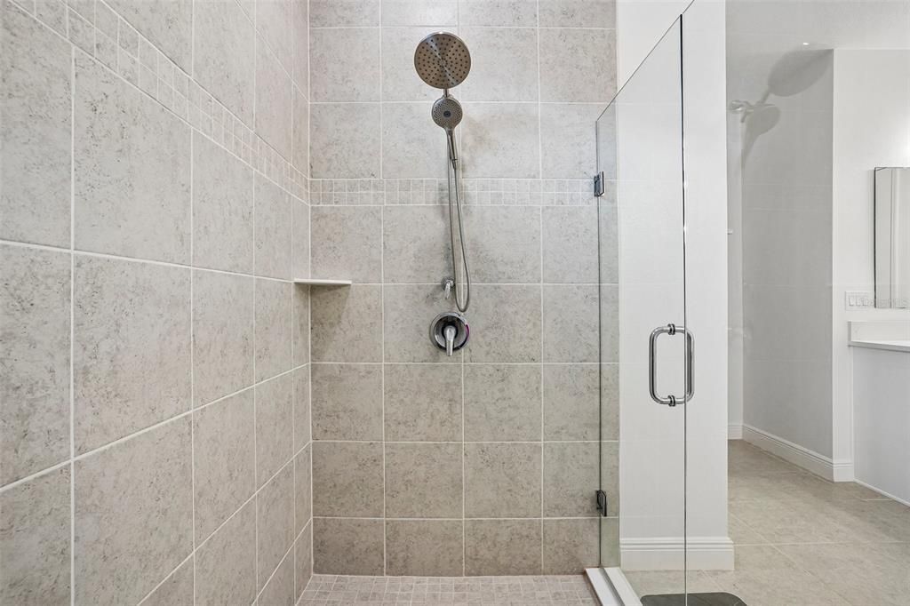 For Sale: $949,500 (5 beds, 5 baths, 4801 Square Feet)