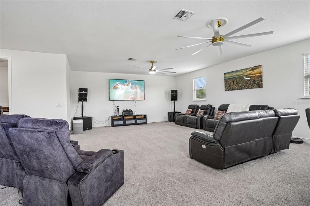 For Sale: $949,500 (5 beds, 5 baths, 4801 Square Feet)
