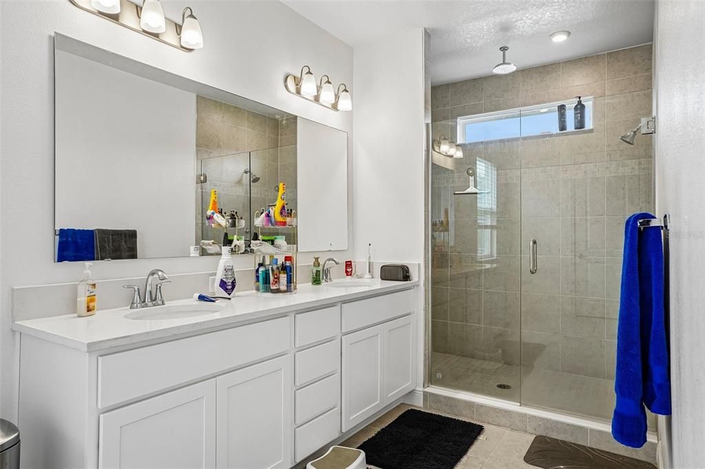 For Sale: $949,500 (5 beds, 5 baths, 4801 Square Feet)