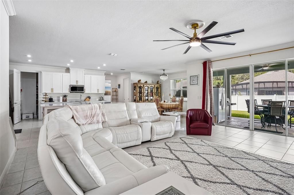 For Sale: $949,500 (5 beds, 5 baths, 4801 Square Feet)