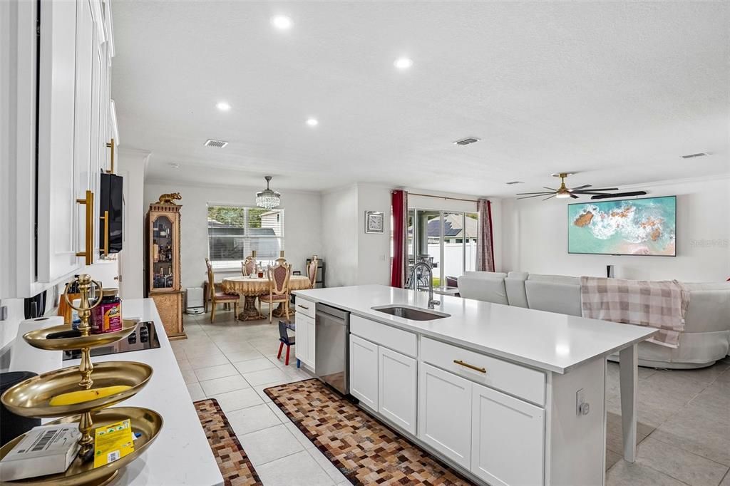 For Sale: $949,500 (5 beds, 5 baths, 4801 Square Feet)