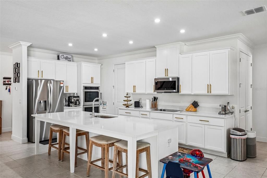 For Sale: $949,500 (5 beds, 5 baths, 4801 Square Feet)
