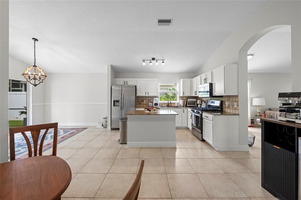 For Sale: $375,000 (3 beds, 2 baths, 1417 Square Feet)
