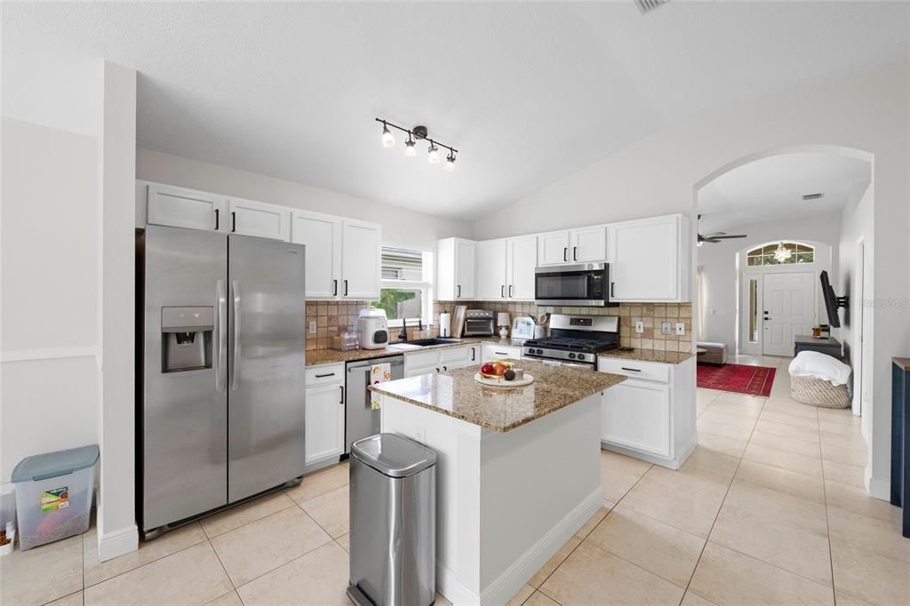 For Sale: $375,000 (3 beds, 2 baths, 1417 Square Feet)