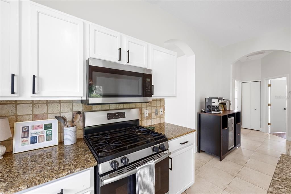 For Sale: $375,000 (3 beds, 2 baths, 1417 Square Feet)