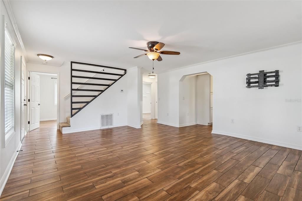 En Venta: $370,000 (5 camas, 2 baños, 1776 Pies cuadrados)