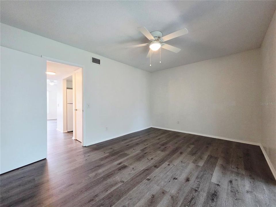 For Sale: $94,900 (1 beds, 1 baths, 825 Square Feet)