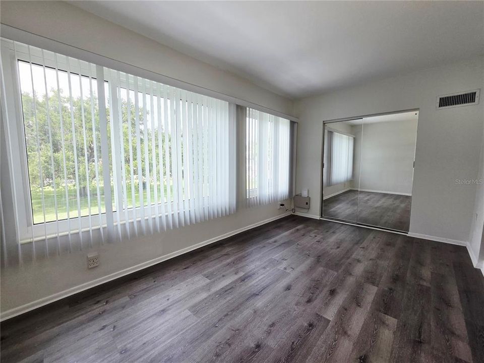 For Sale: $94,900 (1 beds, 1 baths, 825 Square Feet)