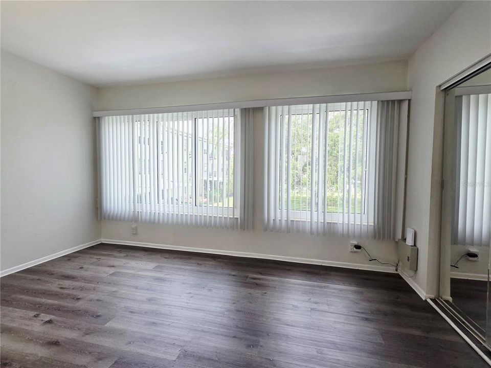 For Sale: $94,900 (1 beds, 1 baths, 825 Square Feet)