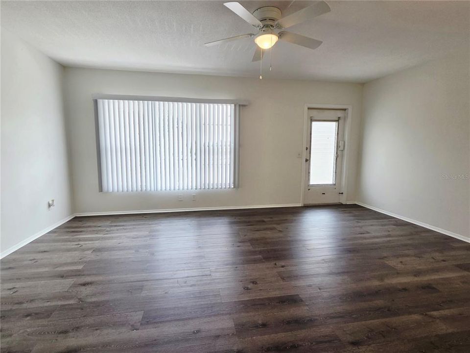 For Sale: $94,900 (1 beds, 1 baths, 825 Square Feet)
