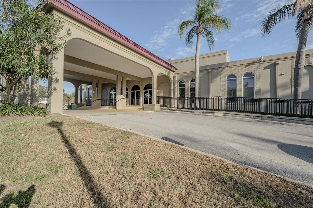For Sale: $94,900 (1 beds, 1 baths, 825 Square Feet)
