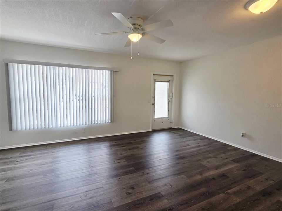 For Sale: $94,900 (1 beds, 1 baths, 825 Square Feet)