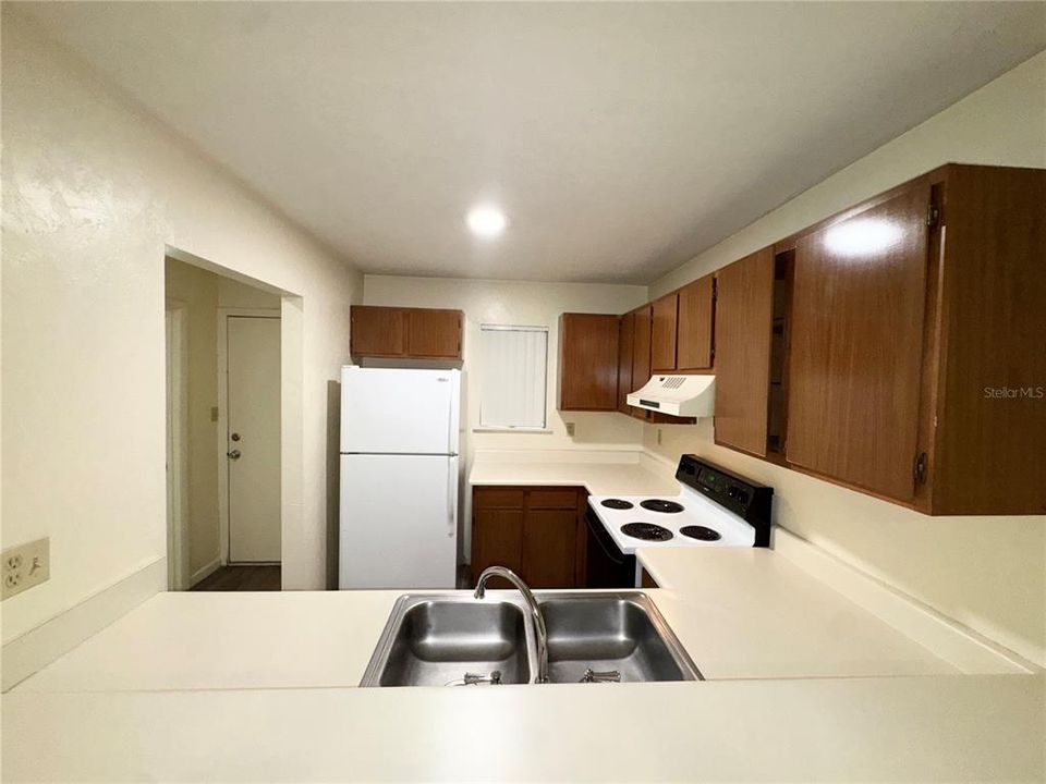For Sale: $119,000 (2 beds, 2 baths, 874 Square Feet)