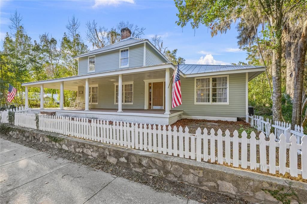 En Venta: $399,900 (4 camas, 3 baños, 2566 Pies cuadrados)