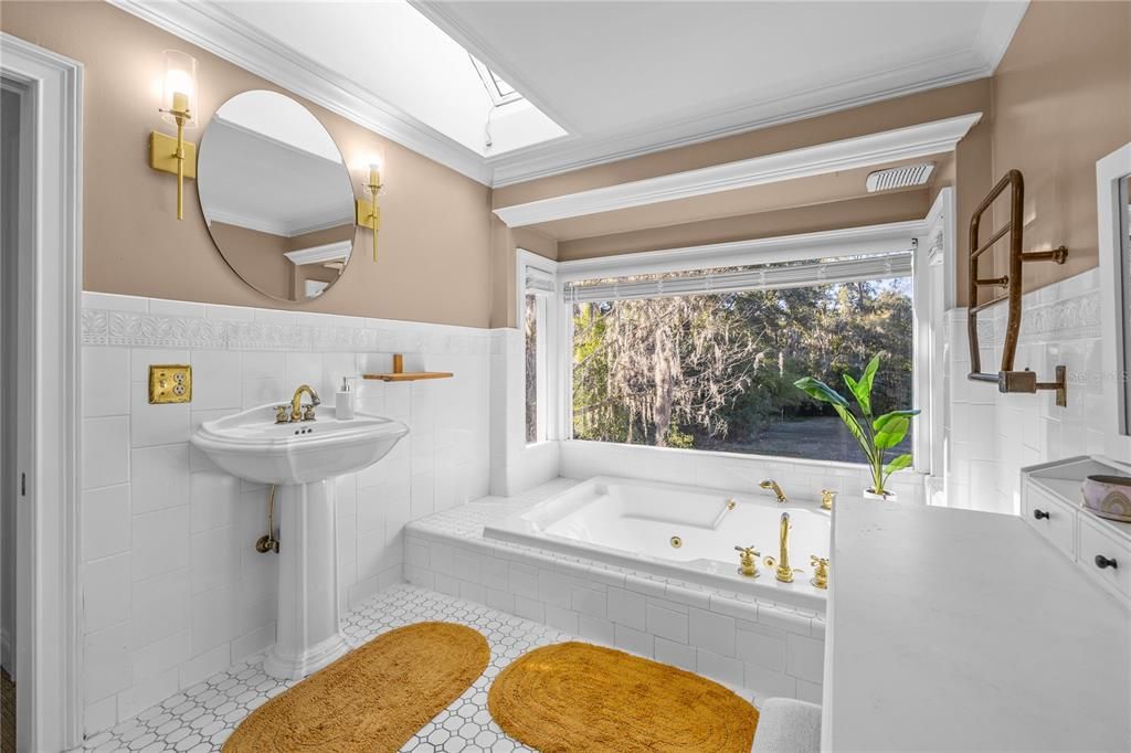 En Venta: $399,900 (4 camas, 3 baños, 2566 Pies cuadrados)