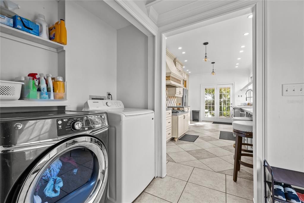 En Venta: $399,900 (4 camas, 3 baños, 2566 Pies cuadrados)