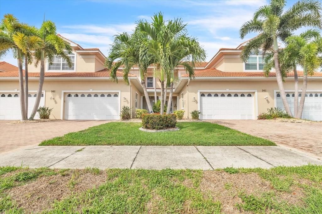En Venta: $549,000 (3 camas, 2 baños, 2022 Pies cuadrados)