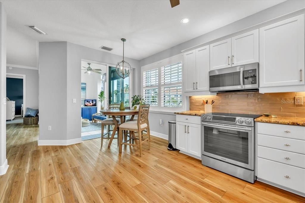 En Venta: $549,000 (3 camas, 2 baños, 2022 Pies cuadrados)