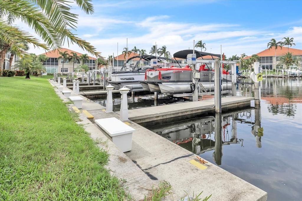 En Venta: $549,000 (3 camas, 2 baños, 2022 Pies cuadrados)