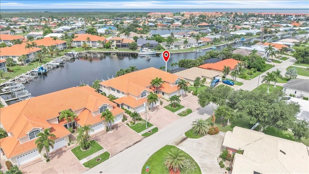 En Venta: $549,000 (3 camas, 2 baños, 2022 Pies cuadrados)