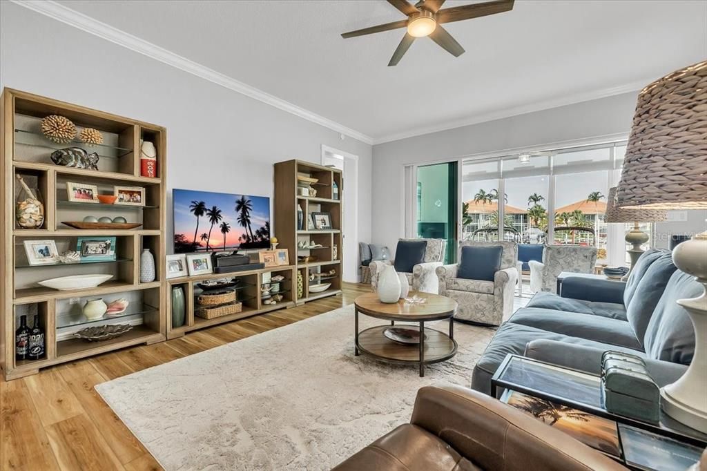 En Venta: $549,000 (3 camas, 2 baños, 2022 Pies cuadrados)