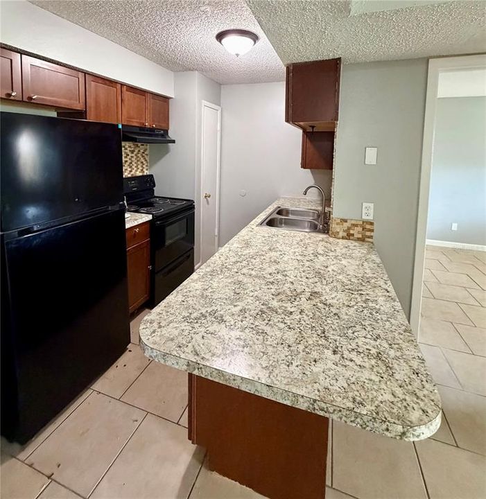 For Sale: $129,900 (2 beds, 2 baths, 918 Square Feet)