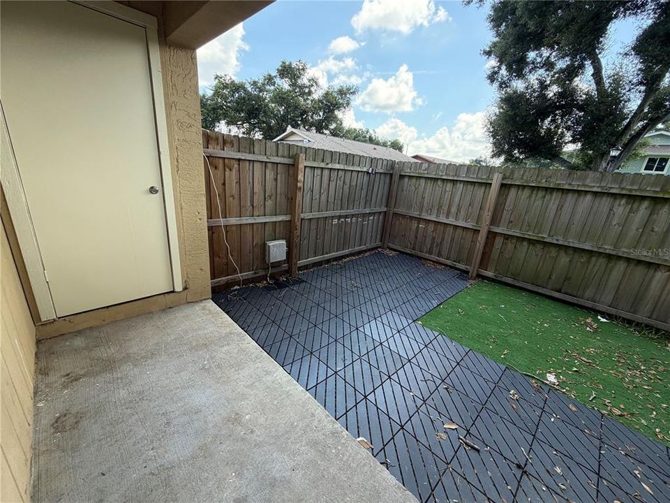 For Sale: $129,900 (2 beds, 2 baths, 918 Square Feet)