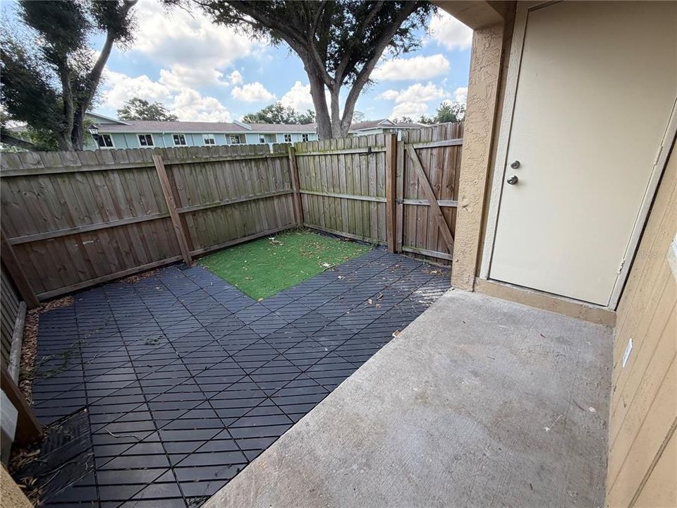For Sale: $129,900 (2 beds, 2 baths, 918 Square Feet)