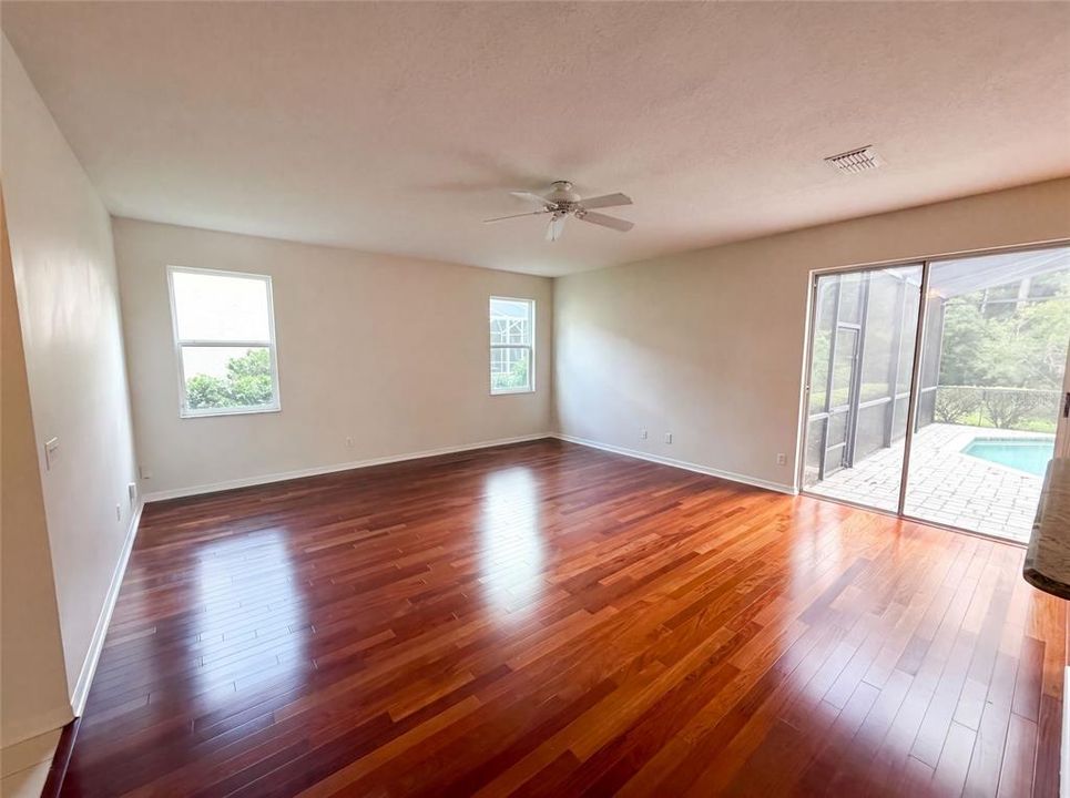 En Venta: $660,000 (5 camas, 3 baños, 3227 Pies cuadrados)
