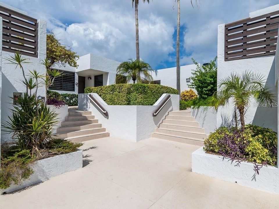 : $995,000 (2 camas, 2 baños, 1601 Pies cuadrados)