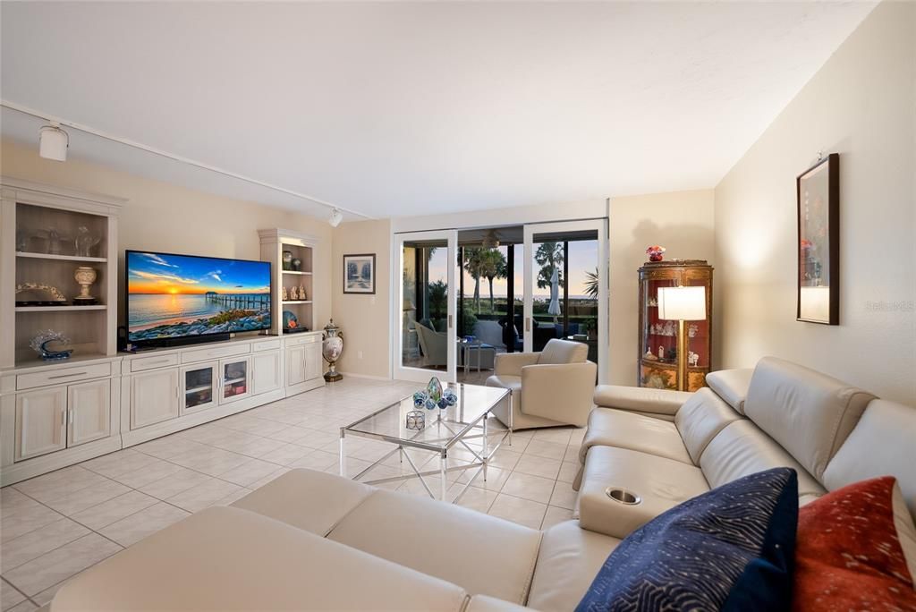 For Sale: $970,000 (2 beds, 2 baths, 1601 Square Feet)