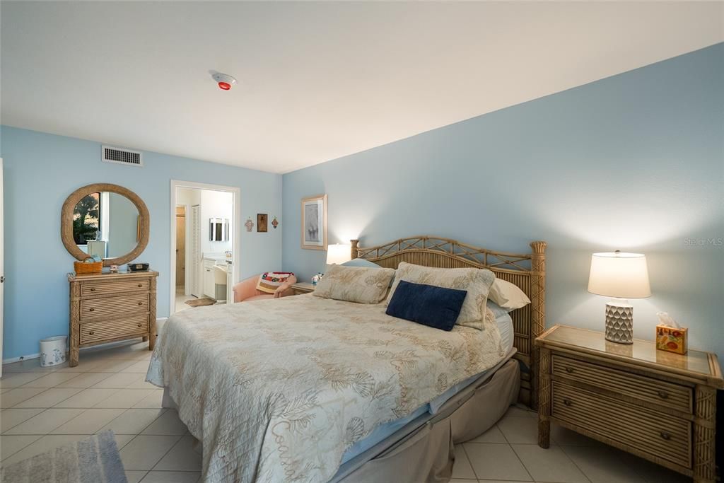 For Sale: $970,000 (2 beds, 2 baths, 1601 Square Feet)