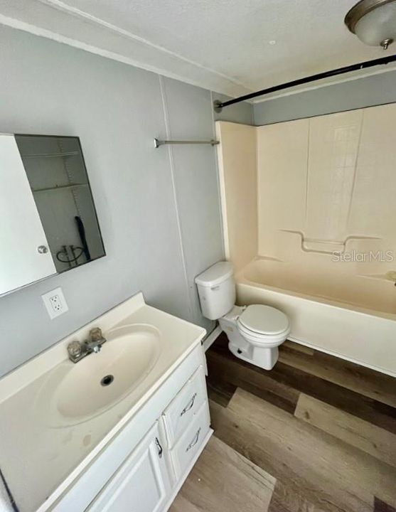В аренду: $1,395 (3 спален, 1 ванн, 720 Квадратных фут)
